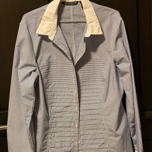 Cute Dressy top - Picture 2 of 3